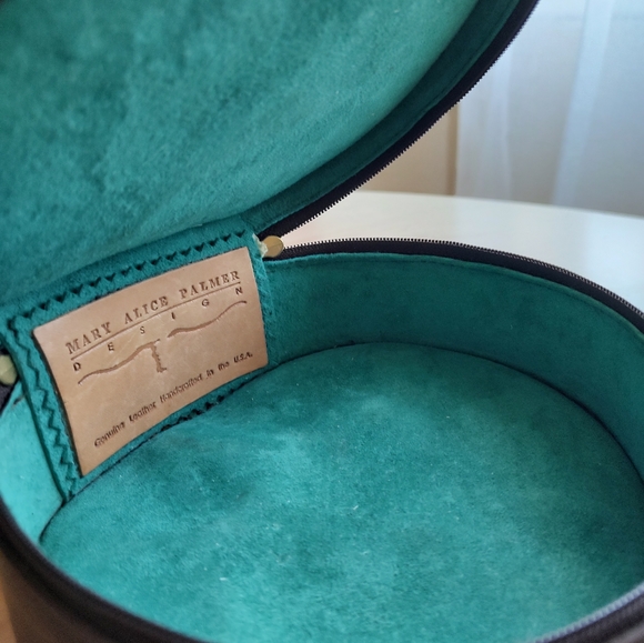 Vintage Mary Alice Palmer Hand Tooled Leather Hatbox Bag - Picture 9 of 9